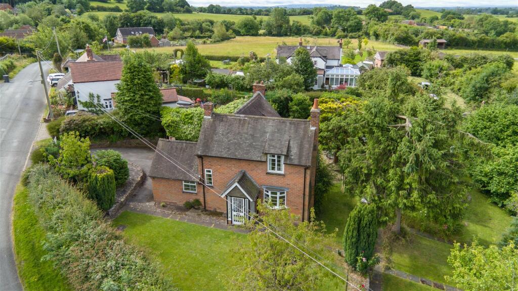 3 bedroom detached house for sale in Weavers Hill, Hunt End, Redditch B97 5QR, B97