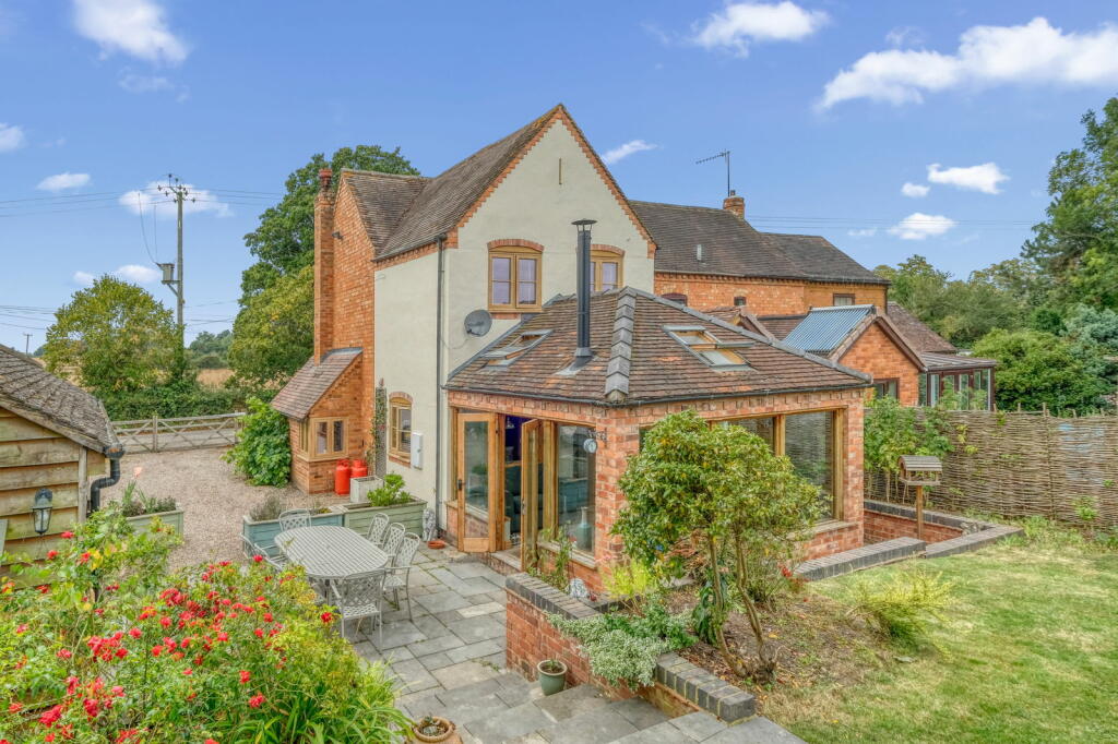 Additional property image - Keepers Cottage, Bradley Green, B96 6TQ
