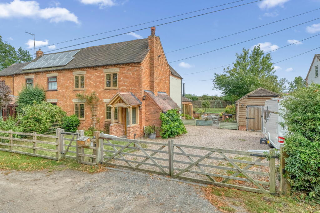 Additional property image - Keepers Cottage, Bradley Green, B96 6TQ
