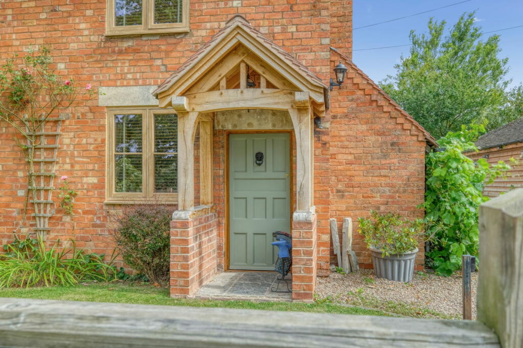 Additional property image - Keepers Cottage, Bradley Green, B96 6TQ