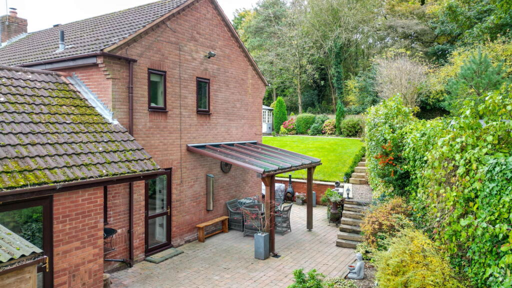 Additional property image - Valley Close, Callow Hill, Redditch B97 5YY