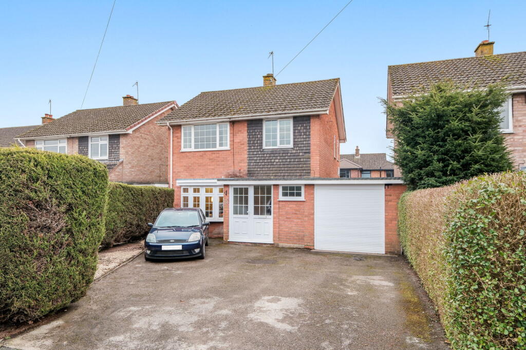 3 bedroom link detached house