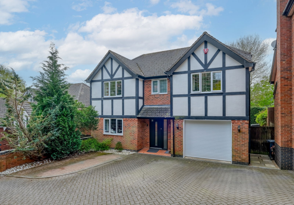Main image of property: The Folly, Evesham Road, Headless Cross, Redditch B97 5EX