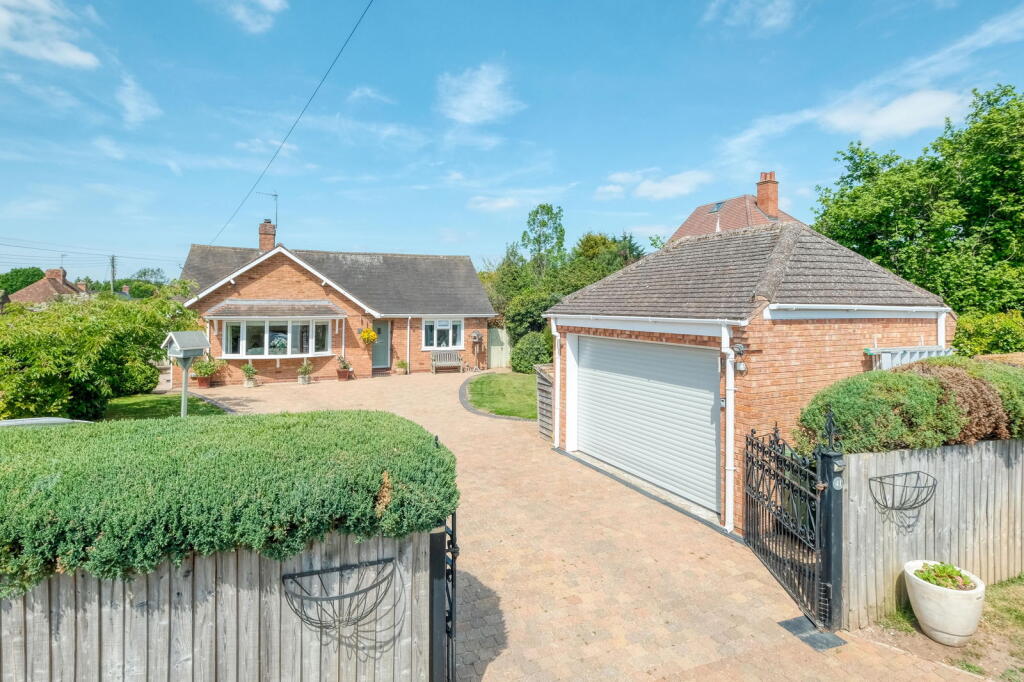 Main image of property: Oak Tree Lane, Cookhill, Alcester B49 5LH
