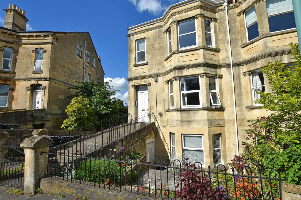 2 bedroom apartment for sale in Lower Oldfield Park, Bath, BA2