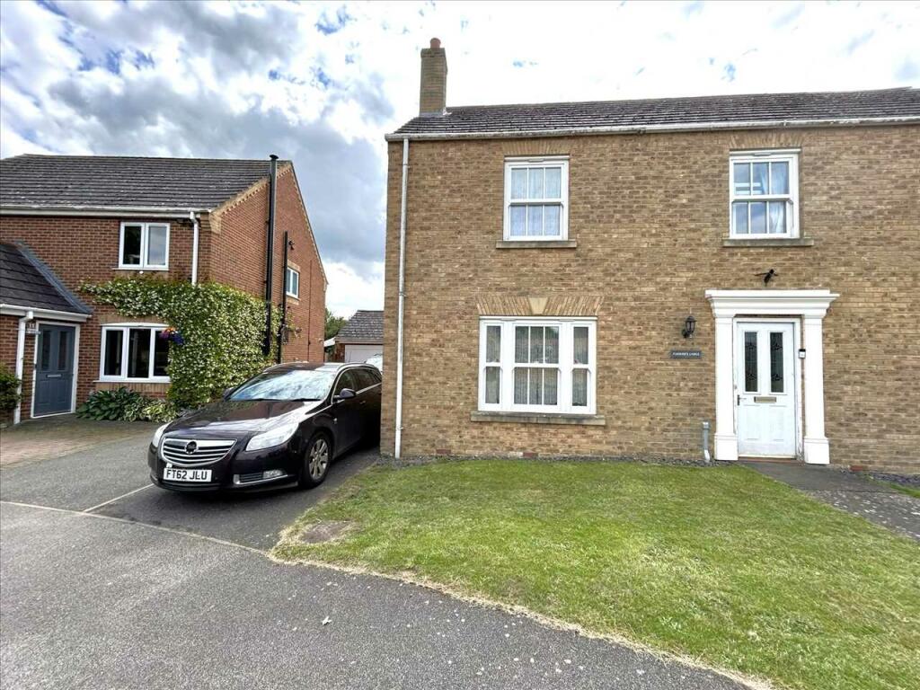 3 bedroom semi-detached house