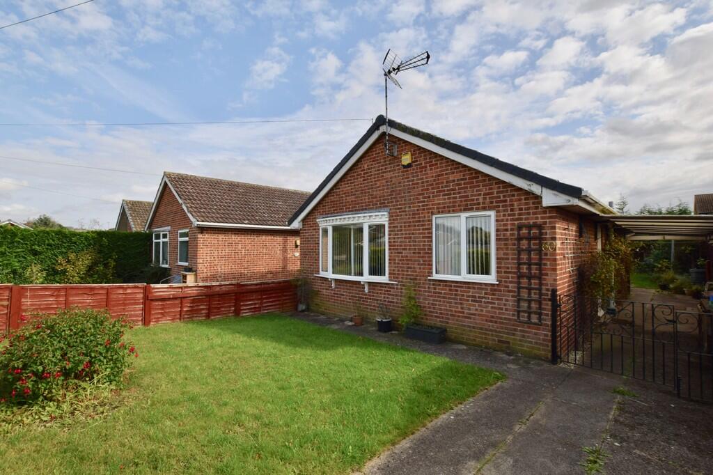 2 bedroom detached bungalow for sale in Wold Road, Pocklington, YO42