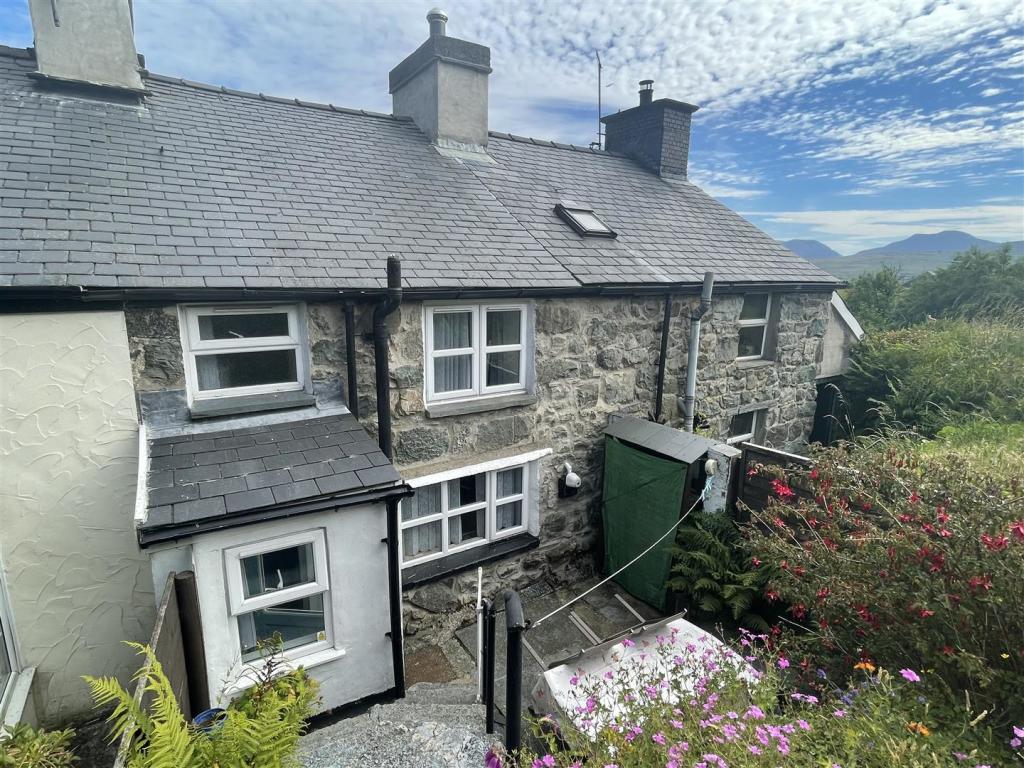 2 bedroom terraced house for sale in Trawsfynydd, Blaenau Ffestiniog, LL41