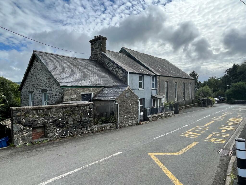 2 bedroom property for sale in Gellilydan, Blaenau Ffestiniog, LL41