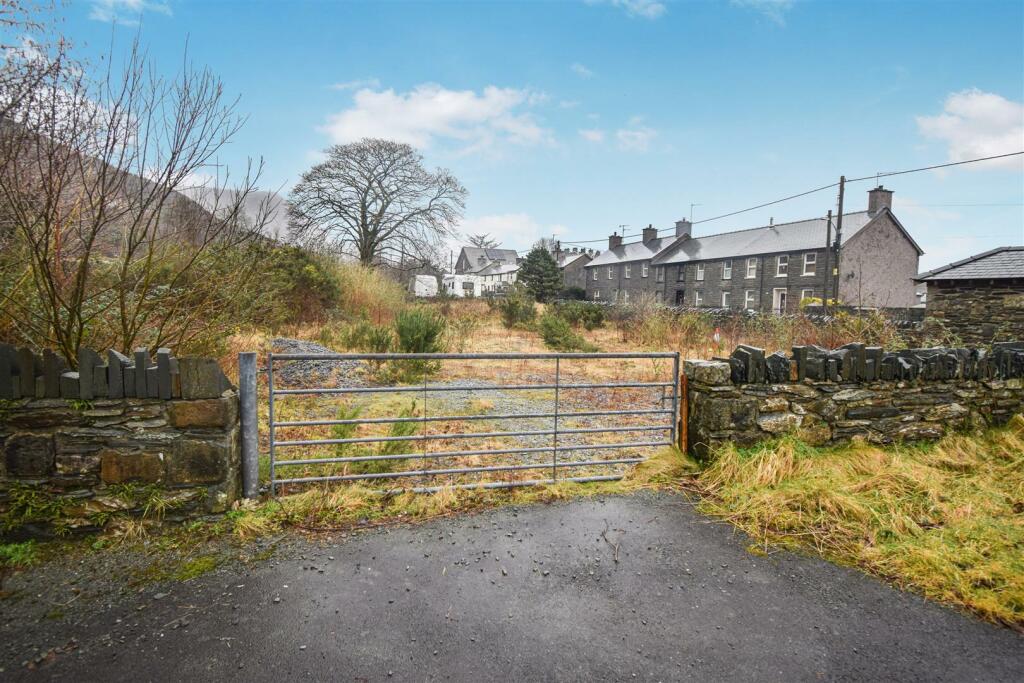 Land for sale in Tanygrisiau, Blaenau Ffestiniog, LL41