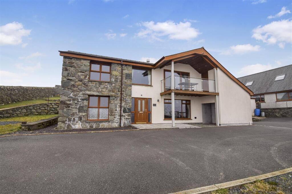 Main image of property: Tyddyn Gwyn, Manod