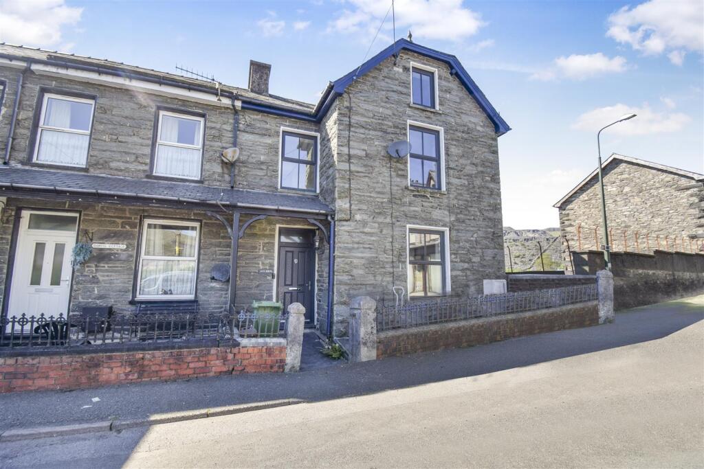 Main image of property: The Square, Blaenau Ffestiniog