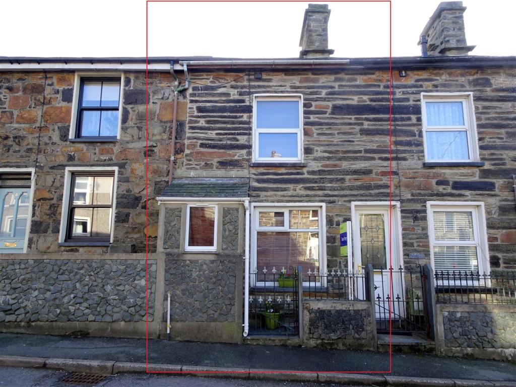 1 bedroom terraced house for sale in Bryn Brisgyll, Llan Ffestiniog, LL41