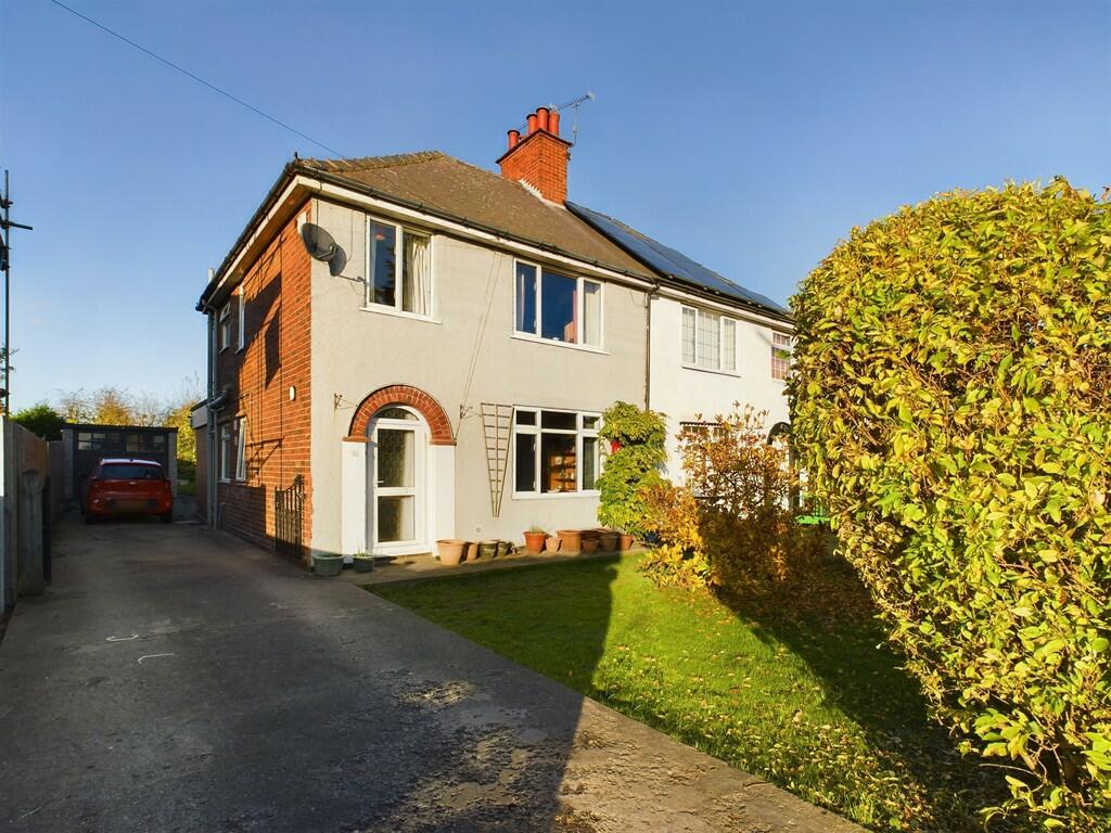 3 bedroom semidetached house for sale in Top Road, Calow, S44