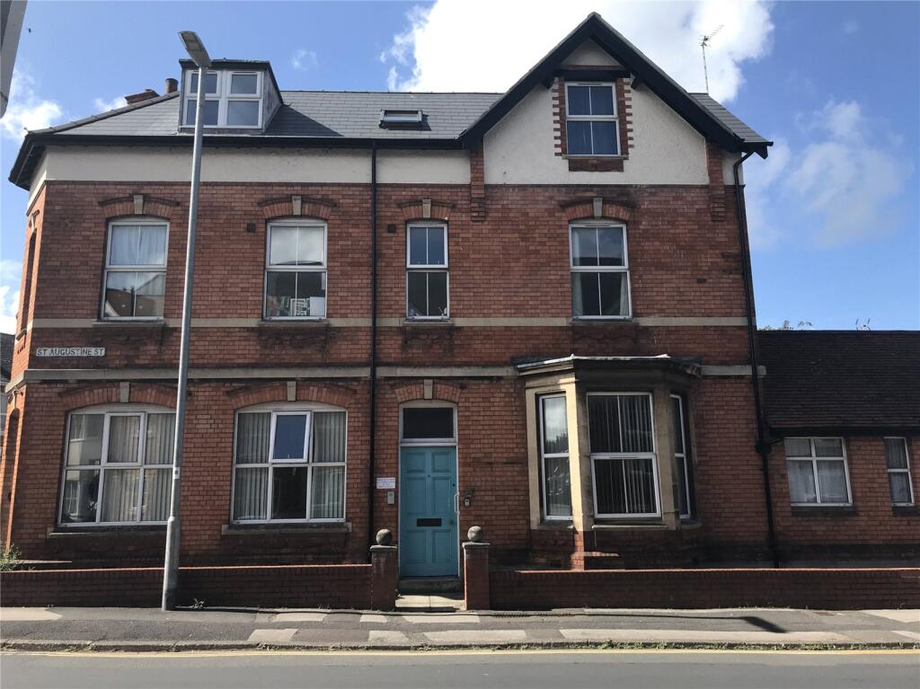 Main image of property: Freemantle House, 21 Priory Avenue, Taunton, Somerset, TA1