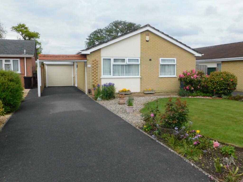 2 bedroom detached bungalow for sale in Dukesfield, Christchurch, BH23