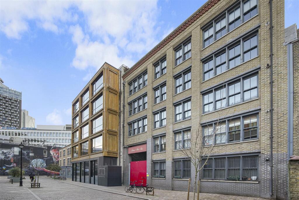 Main image of property: New Inn Broadway, Shoreditch, EC2A