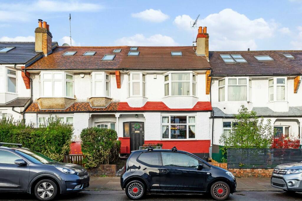 4 bedroom terraced house for sale in Crescent Rise, London, N22