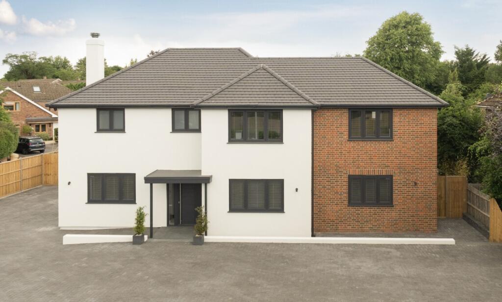 Main image of property: Speen Lane, Newbury, RG14
