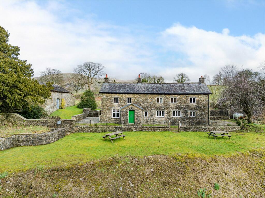 4 bedroom detached house for sale in East Catholes, Millthrop, Sedbergh