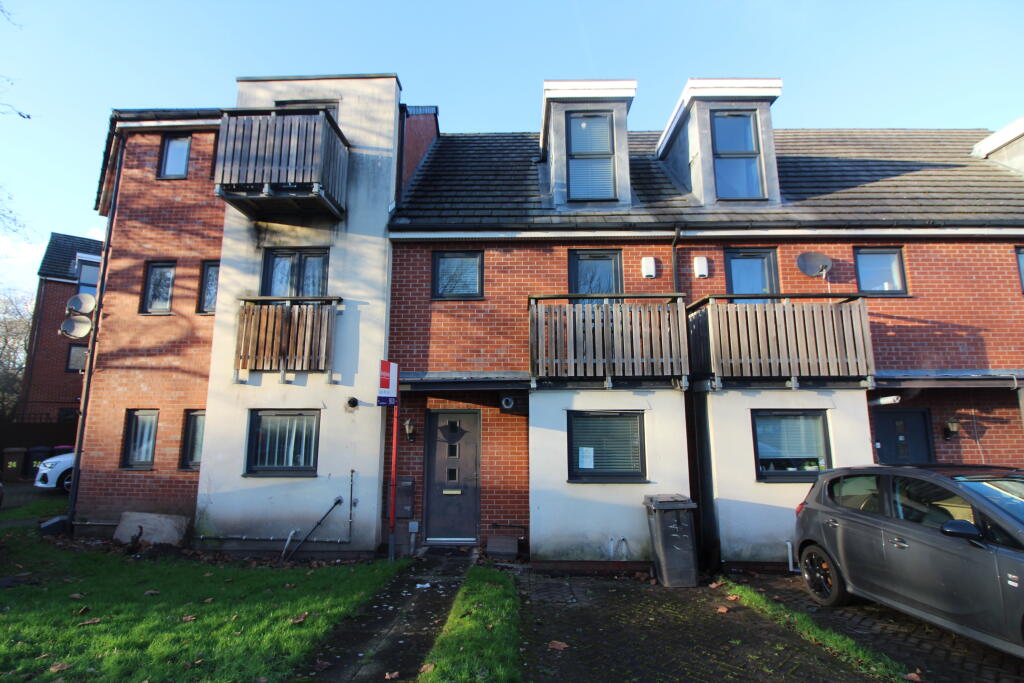 Main image of property: 22 Queensway, Clifton, Swinton, Manchester, Greater Manchester M27 8QE