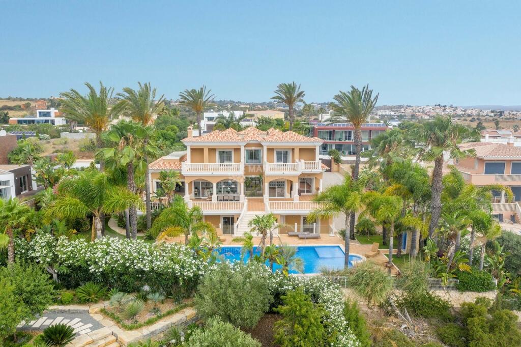 6 bedroom Villa in Algarve, Porto De Mos