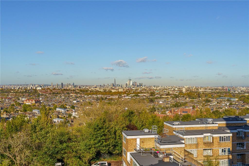 2 bedroom apartment for sale in Overhill Road, East Dulwich, London, SE22