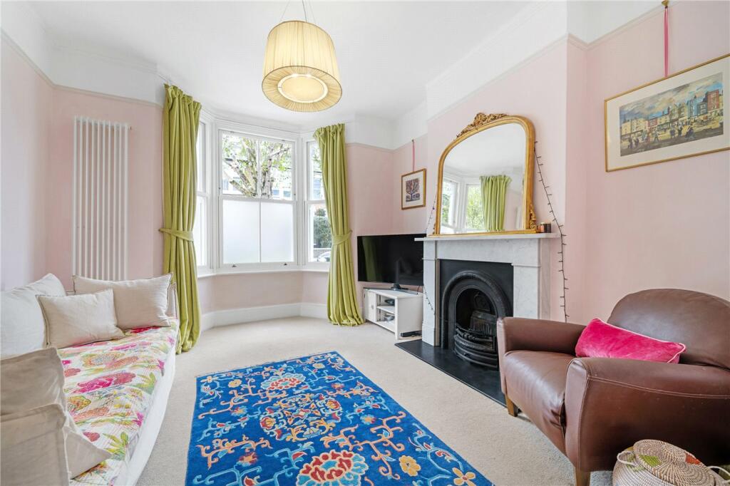 4 bedroom end of terrace house for sale in Rodwell Road, East Dulwich