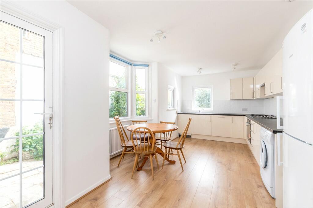 3 bedroom semidetached house for rent in Friern Road, East Dulwich