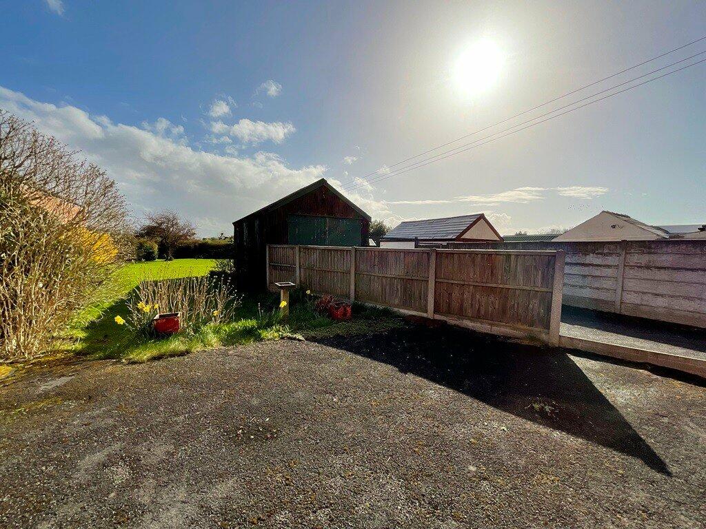 3 bedroom detached house for sale in Ralphs Wifes Lane, Banks