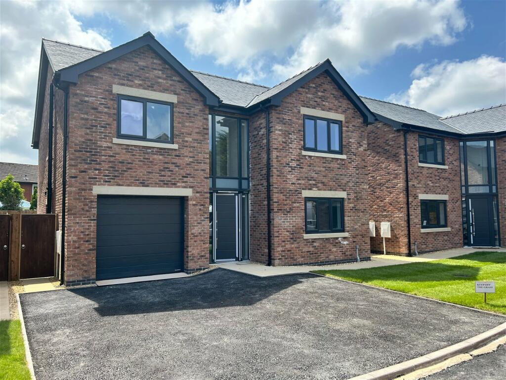 5 bedroom detached house for sale in Church Road, Tarleton, Preston