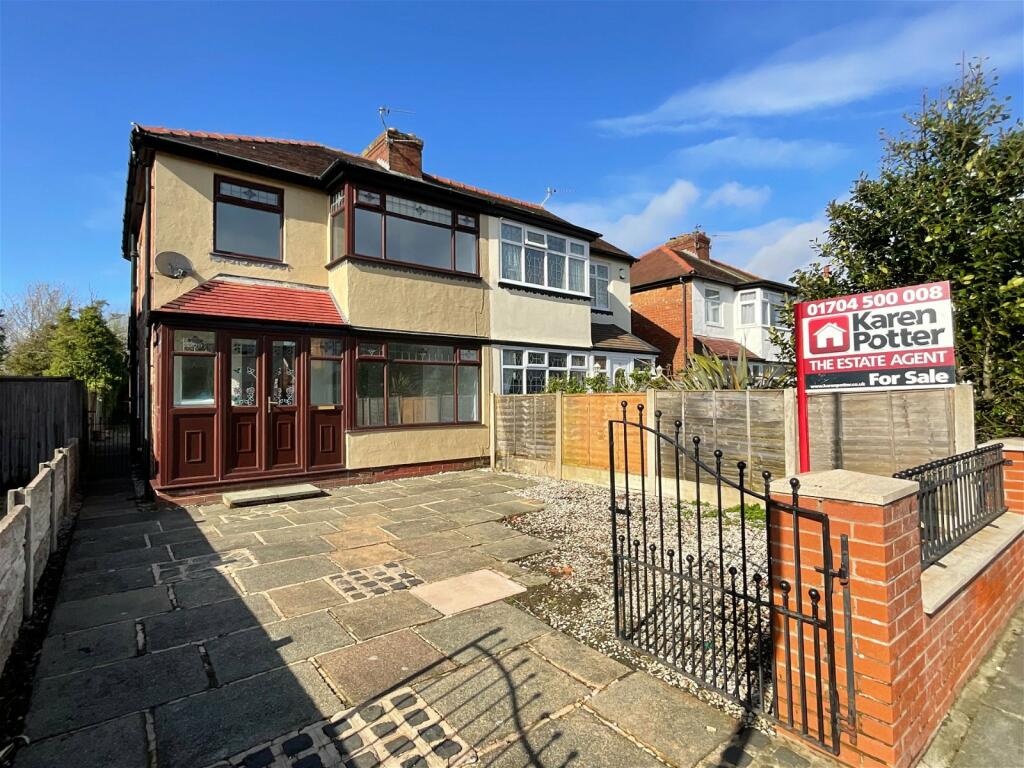 3 bedroom semidetached house for sale in Longacre, Churchtown