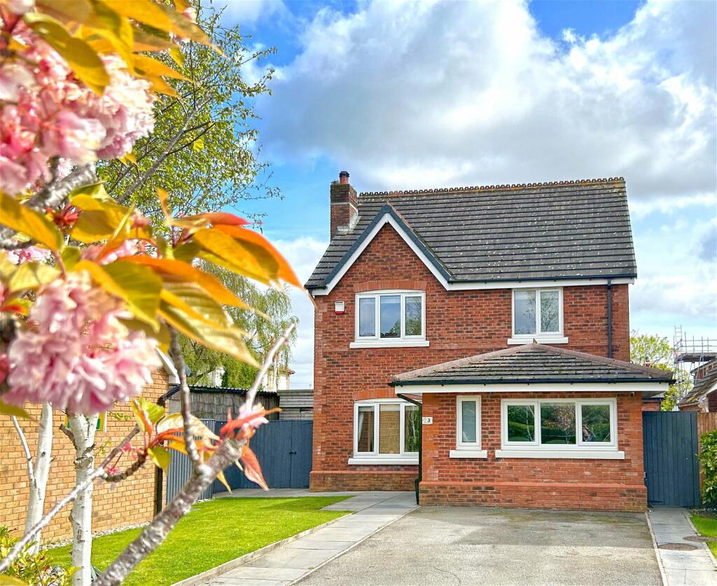 4 bedroom detached house for sale in Ashbrook Close, Hesketh Bank