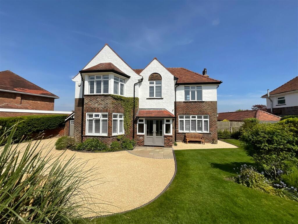 4 bedroom detached house for sale in Trafalgar Road, Birkdale