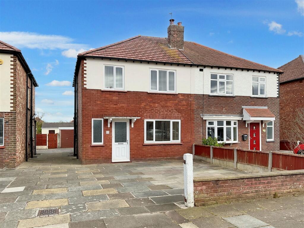 3 bedroom semidetached house for sale in Merepark Drive, Marshside