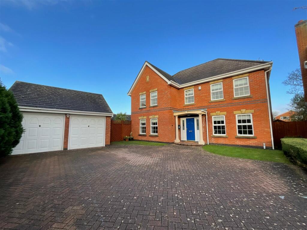 5 bedroom detached house for sale in Carnoustie Close, Birkdale