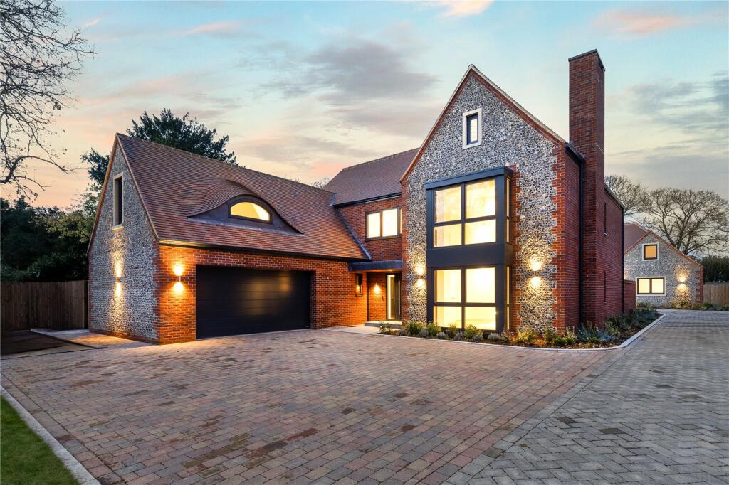 5 bedroom detached house for sale in London Road, Stapleford, Cambridge