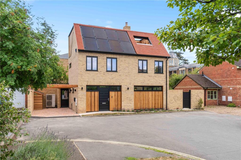 Main image of property: Pearce Close, Cambridge, Cambridgeshire