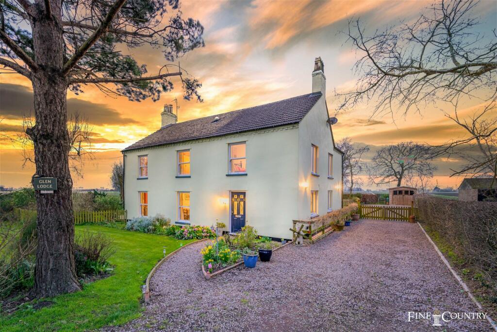 4 bedroom detached house for sale in West Pinchbeck, PE11