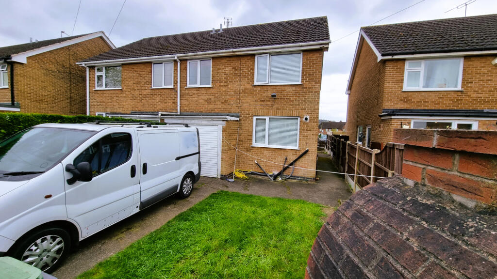 3 bedroom semi-detached house for rent in Hobart Drive, Stapleford, Nottingham, NG9