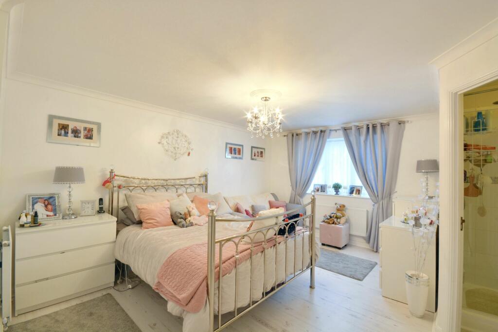 4 bedroom detached house for sale in Sweet Bay Crescent, Ashford, TN23