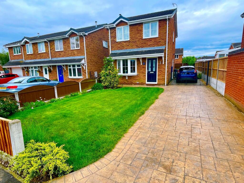 3 bedroom detached house for sale in Britannia Drive, Stretton, Burton