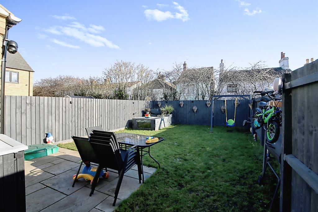 3 bedroom semidetached house for sale in Hardwick Close, Crowland