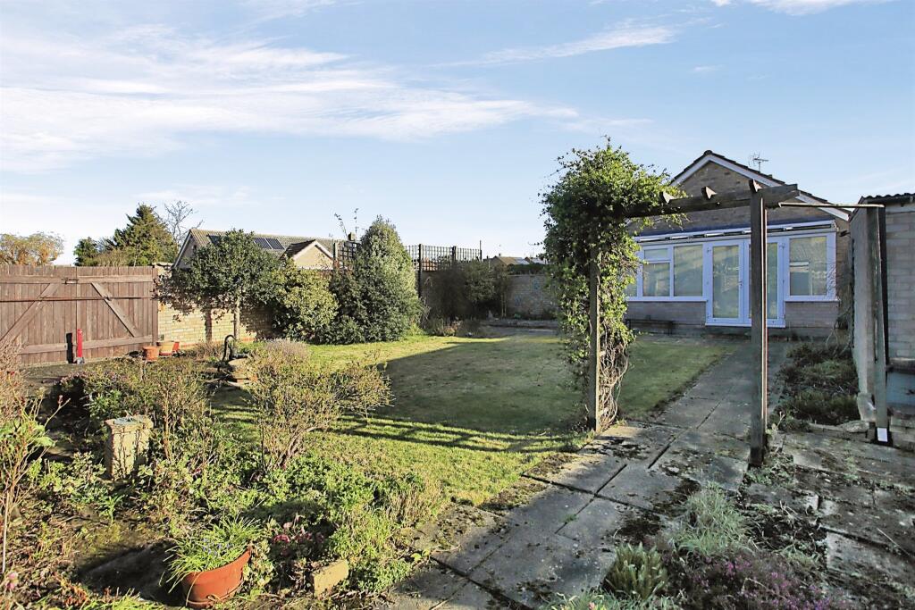 2 bedroom detached bungalow for sale in Gunthorpe Road, Peterborough, PE4
