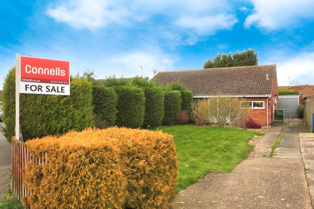 2 bedroom semidetached bungalow for sale in St. Marys Close, Thorney