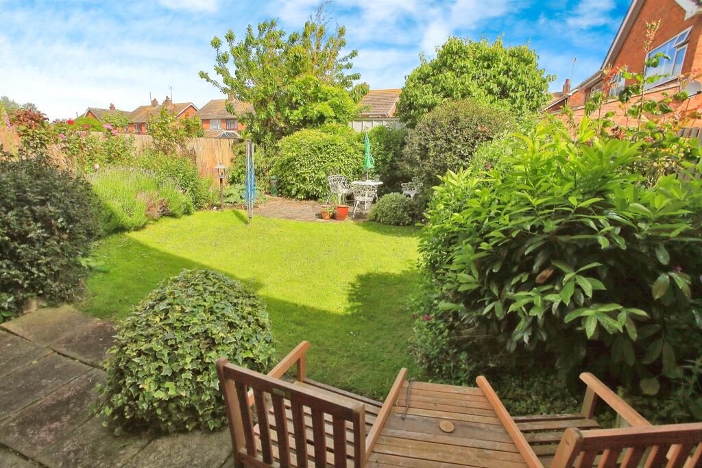 3 bedroom semidetached house for sale in Helpston Road, Glinton