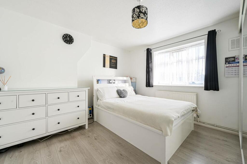 4 bedroom flat for sale in Oban Street, Poplar, London, E14