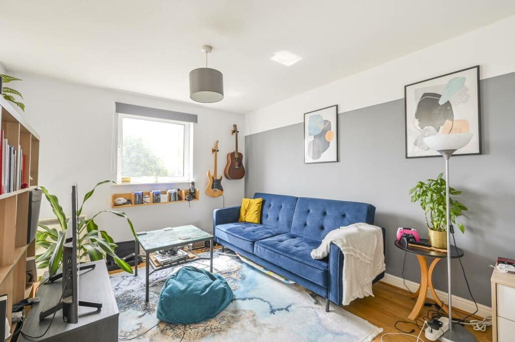 1 bedroom flat for sale in Fishguard Way, Gallions Reach, London, E16