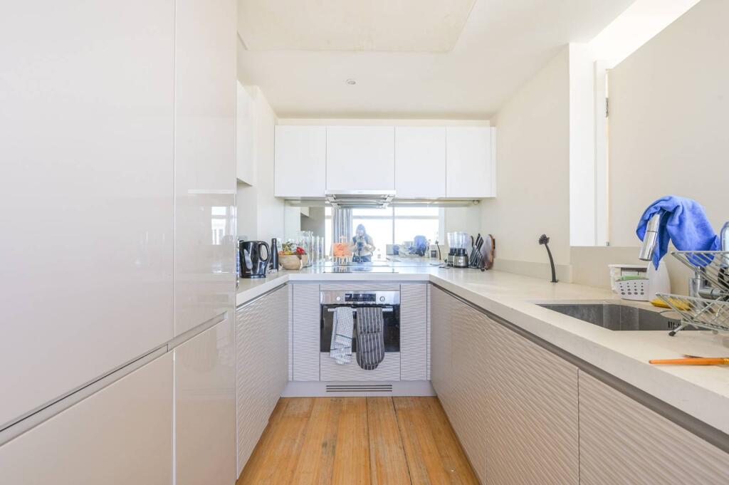 Main image of property: Pan Peninsula Square, Canary Wharf, London, E14
