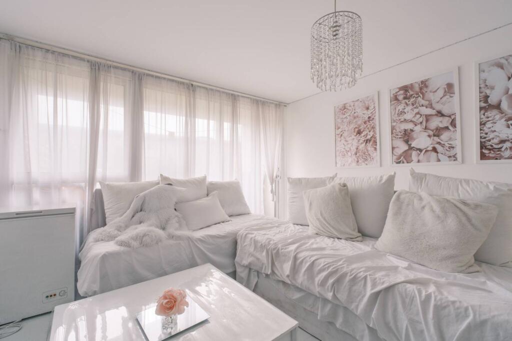 Main image of property: Midship Point, E14, Docklands, London, E14